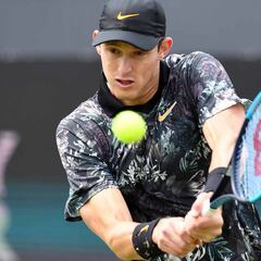 Jarry ganó a Chardy y avanzó a semifinales en el ATP de Bastad