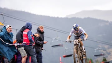 Vallnord (Andorra), 27/08/2023.- Thomas Pidcock from Great Britain, in action during the UCI MTB Cross Country Men Elite, XCO, Mountain Bike World Cup in Vallnord, Andorra, 27 August 2023. (Ciclismo, Gran Bretaña, Reino Unido) EFE/EPA/MAXIME SCHMID