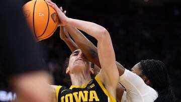 Caitlin Clark #22 of the Iowa Hawkeyes