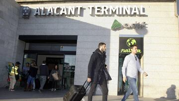 05-02-19
 ELCHE
 YACINE QASMI
 VISTE DE CALLE
 LLEGADA A ALICANTE