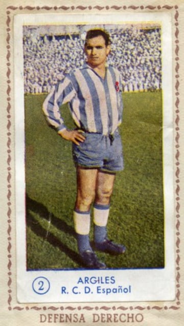 Antonio Argilés, jugó con RCD Espanyol desde 1950 a 1962, dejó el club dos temporadas y volvió para jugar su última temporada con el conjunto perico en la temporada 1963-1964.