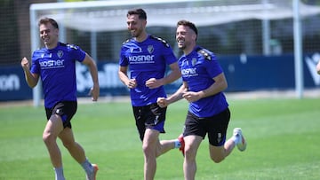 Barja, a la izquierda, junto a Raúl García y Pablo Ibáñez.