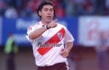 En 2004, Marcelo Salas nuevamente no pudo ganar la Copa Libertadores. En aquella edición, defendía la camiseta de River Plate. Boca Juniors eliminó al elenco 'millonario' en semifinales.