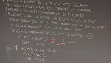 El emotivo mensaje de dos policías en un colegio de Paiporta