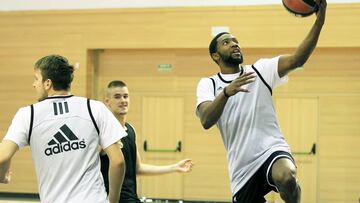 Chasson Randle mostró su capacidad ofensiva en el entrenamiento antes de viajar a Estambul.