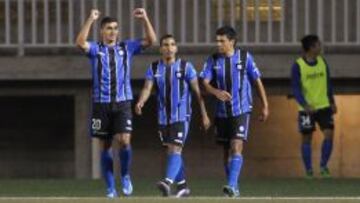 Luciano V&aacute;squez (izquierda) conf&iacute;a en que Huachipato obtenga un buen resultado ante Santiago Wanderers. 