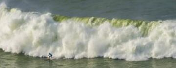  'Big Wave World Tour' Punta Galea Challenge, celebrada hoy en la localidad vizcaina de Getxo (Bizkaia)