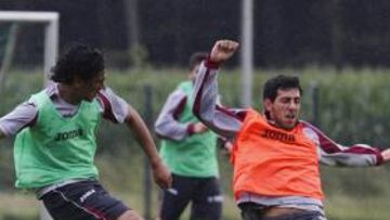 <b>EN PRETEMPORADA, FIJOS. </b>Parejo y Tino formarán el doble pivote en la medular. Ambos ya actuaron juntos ante el Deportivo en Liga y fue la dupla más repetida por el Flaco en pretemporada.