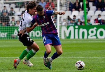 Álvaro Vadillo, ante el Racing de Santander.