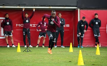 Ambos jugadores ya entrenan con el cuadro de Héctor Tapia en Macul. La preparación estará enfocada en lo físico durante estos días.