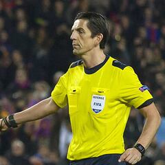 Denis Aytekin indignó al Hamburgo... aunque tenía razón