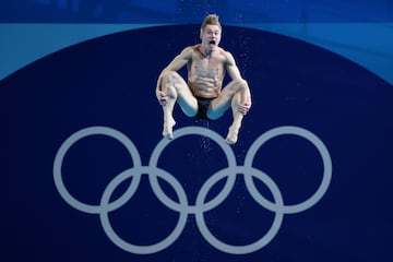 Jack Laugher, saltador de trampolín británico, ha logrado tres medallas olímpicas, dos en Río de Janeiro 2016, oro en sincronizada y plata individual, y una de bronce en Tokio 2020.
