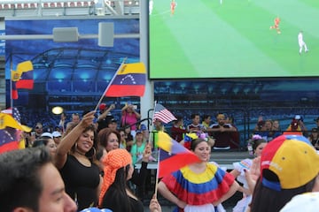 Los bailes de los venezolanos calentaron el USA-Venezuela