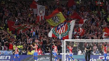 La afición del Atlético en el encuentro ante el Barcelona.