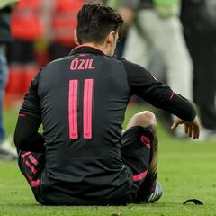 He wasn't fit to wear the shirt – Keown slams Ozil
