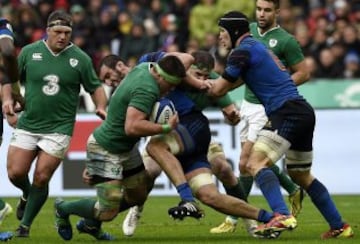 Francia-Irlanda. Yoann Maestri (con Wenceslas Lauret y CJ Stander.