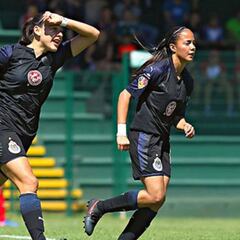 Chivas gana el Clásico femenil por 3-1 y sigue con vida