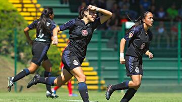 Chivas gana el Clásico femenil por 3-1 y sigue con vida