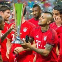 Arturo Vidal celebra su primer título en Bayern Munich