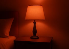 El insomnio pasa a mejor vida con la luz roja para dormir: conciliarás el sueño rápidamente