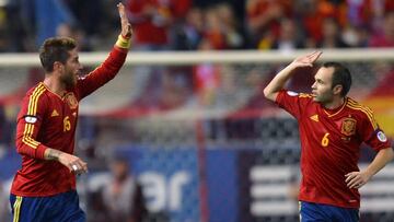 Sergio Ramos y Andr&eacute;s Iniesta con la Selecci&oacute;n.