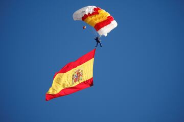 España celebra este miércoles, 12 de octubre, los actos conmemorativos del Día de la Fiesta Nacional. Más de 4.000 militares, 97 vehículos, 37 motos, 26 helicópteros y 58 aviones participarán en el desfile.