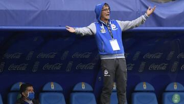 Fernando V&aacute;zquez, en el partido ante el Oviedo.