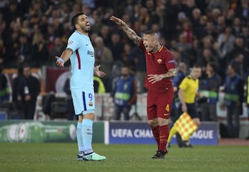 Los azulgranas llevaban una ventaja de 4-1 ante la Roma. Pero en la capital italiana los locales pasaron por encima a un Barcelona gris y desdibujado. Los cul谷s terminaron perdiendo 3-0 y eliminados de la Champions en cuartos de final.