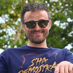 Luis Enrique reaparece en su 20º aniversario de boda