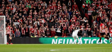 0-2. Toni Kroos, con un gran golpeo con  la derecha, marca el segundo tanto. Buena jugada entre Valverde y Rodrygo que finaliza el alemán.