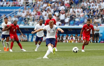 Harry Kane recibe una falta flagrante de Aníbal Godoy y el árbitro no dudó en señalar penalti. El propio Harry Kane volvía a anotar desde los 11 metros