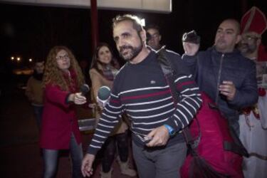 El exconcejal del Ayuntamiento de Marbella y exjugador del Atlético de Madrid Pedro Tomas Reñones a su entrada a la cárcel de Alhaurín de la Torre.