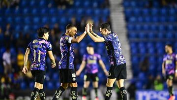 Alvaro Fidalgo celebrates his goal 3-0 with Jonathan Dos Santos of America during the 4th round match between America and Atletico de San Luis as part of the Liga BBVA MX, Torneo Clausura 2025 at Ciudad de Los Deportes Stadium, on January 28, 2025 in Mexico City, Mexico.