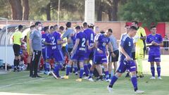 Los jugadores del Real Valladolid en la pausa de hidrataci&oacute;n