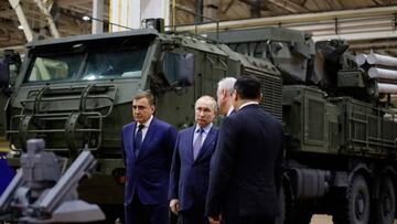 Russia's President Vladimir Putin (C), flanked by Tula's Region Governor Alexei Dyumin (L), visits the Shcheglovsky Val machine building plant, a subsidiary of KBP Instrument Design Bureau, in Tula, Russia, on December 23, 2022. (Photo by SPUTNIK / AFP) (Photo by -/SPUTNIK/AFP via Getty Images)