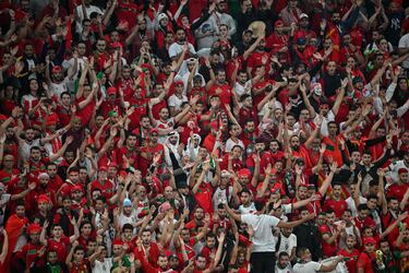 Mayoría de seguidores marroquís en las gradas del estadio Al-Thumama de Doha. 