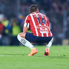 Chivas oficializa la baja de Javier Hernández