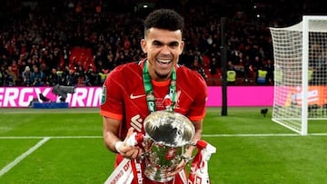 El extremo colombiano consiguió el octavo título de su carrera y el primero con el Liverpool en la Carabao Cup.