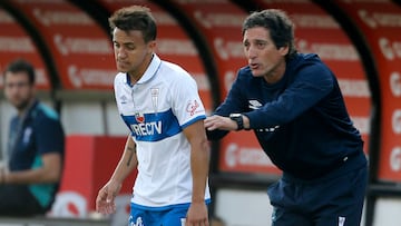 Futbol, Universidad Catolica vs Audax Italiano.
Decima fecha, campeonato de Apertura 2016/17
El entrenador de Universidad Catolica Mario Salas da instrucciones a Diego Buonanotte durante el partido de primera division contra Audax disputado en el estadio San Carlos de Apoquindo de Santiago, Chile.
29/10/2016
Andres Pina/Photosport********
Football, Universidad Catolica vs Audax Italiano.
10th date, Aperture Championship 2016/17.
Universidad Catolica's manager Mario Salas instructs Diego Buonanotte during the first division football match against Universidad Catolica at the San Carlos de Apoquindo stadium in Santiago, Chile.
29/10/2016
Andres Pina/Photosport