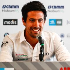 "Busqué un hueco entre muro y coche... y por ahí me colé"