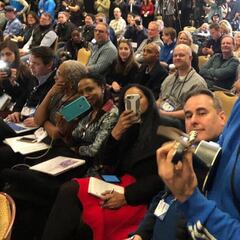 Facundo le toca una canción a Tom Brady con ukulele