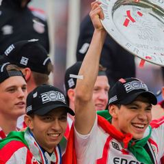 Así celebró el 'Chucky' Lozano su primer campeonato en Europa