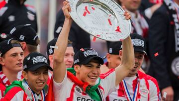Así celebró el Chucky Lozano su primer campeonato en Europa