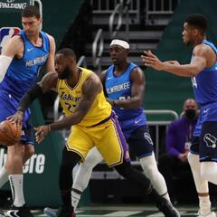 Golpe de MVP de LeBron James ante Giannis Antetokounmpo