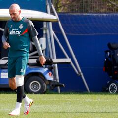 Debuta Aleix Vidal, cae Óscar Gil