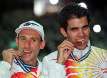 Fermín Cacho ganó la medalla de plata en los Mundiales de Atenas 1997, Reyes Estévez fue bronce.