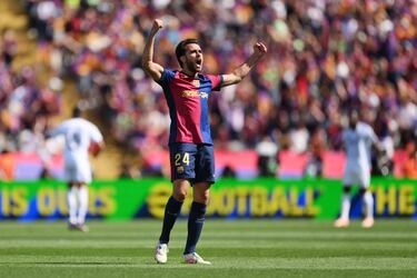 Uno de los jugadores clave de la temporada. Gracias a su polivalencia y versatilidad, Flick ha tenido un central, un pivote defensivo y un lateral derecho en sus manos. Y en todas las posiciones, rozando la perfección.