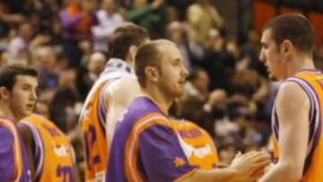 <b>QUIEREN REPETIR. </b>Marko Marinovic felicita a Nando de Colo.
