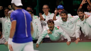 Tennis - Davis Cup - Final 8 - Final - Italy v Spain - SuperTennis Arena, Bologna, Italy - November 23, 2025 Italy's Flavio Cobolli reacts with teammates during Italy's Matteo Berrettini singles match against Spain's Pablo Carreno Busta REUTERS/Alessandro Garofalo