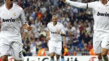 <b>UNA PAREJA LETAL. </b>Kaká y Cristiano marcaron un gol cada uno y formaron una sociedad que resultó imparable para el Ajax.